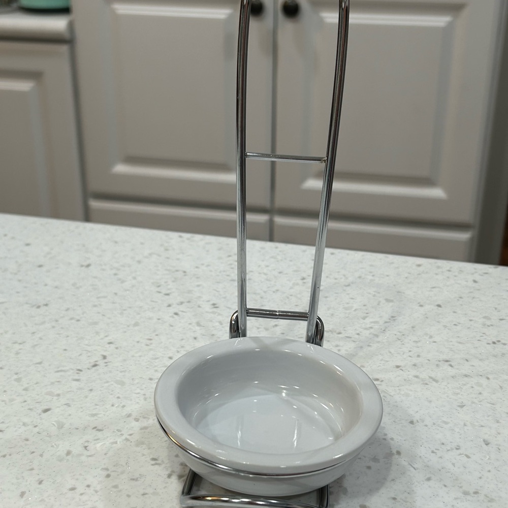Pampered Chef Spoon Rest Metal White Round Ceramic Dish Retired